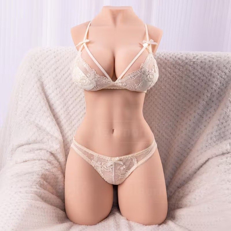 Búp bê bán thân 8kg vú to mông căng mọng 